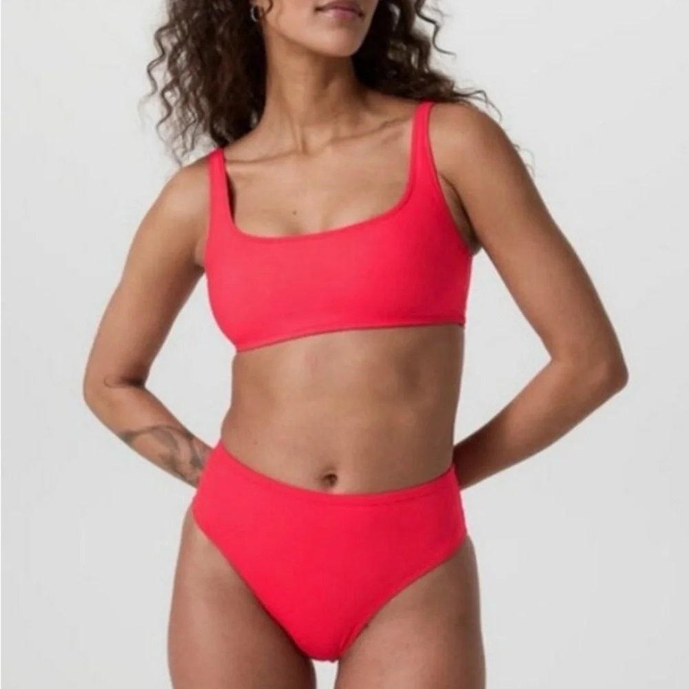 NWT Vuori Encinitas Bikini Top- Bright Red - Picture 1 of 6